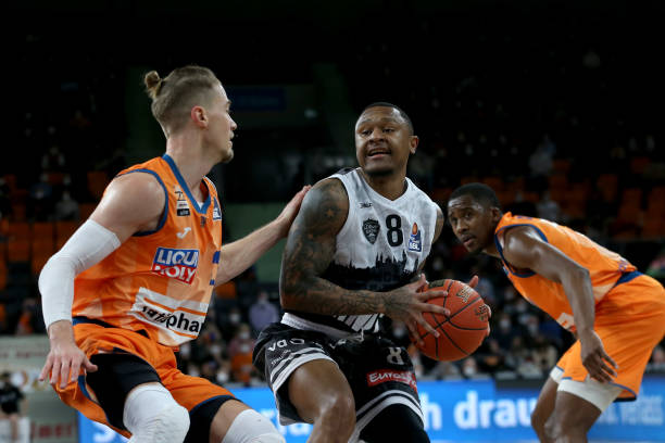 山东泰山VS梅州客家：郑铮坐镇 5大王牌外援领衔 4大国脚替补待命.