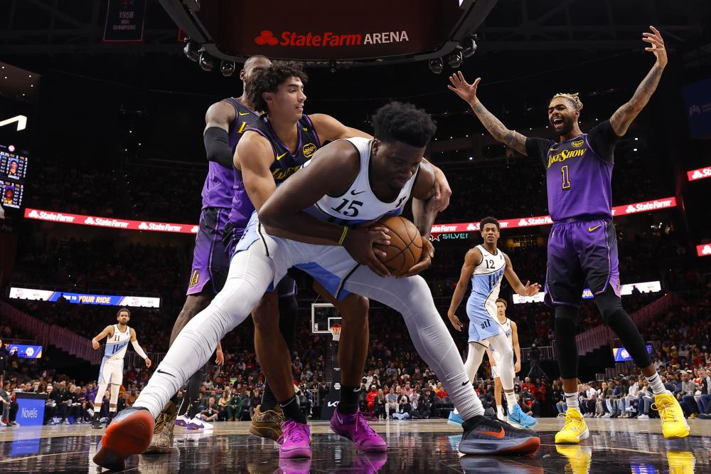 赛后独自离开，和蒯曼不和？队友接受采访，谁注意孙颖莎举动